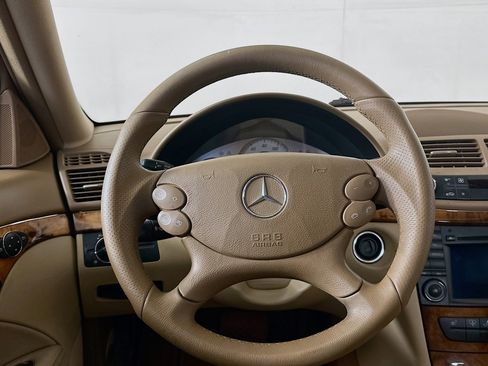 Used 2009 Mercedes-Benz E 350 Sedan image 17