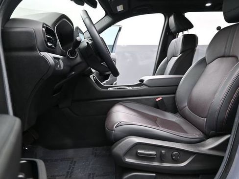 Used 2025 Honda Pilot Black Edition image 15