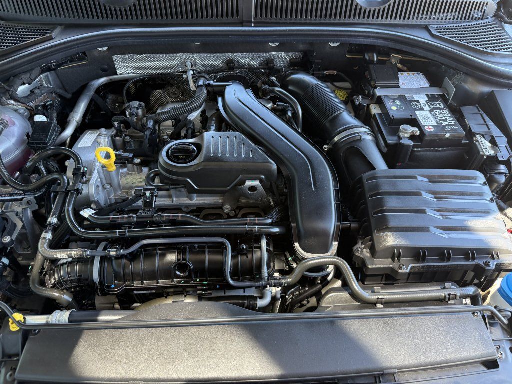 Used 2025 Volkswagen Jetta SE w/ Sunroof Package FWD image 41