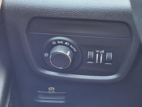 Used 2021 Jeep Grand Cherokee L Laredo AWD/4WD image 18