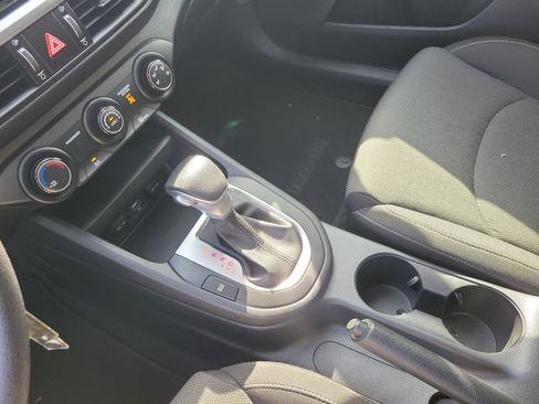 Used 2022 Kia Forte LXS FWD image 8