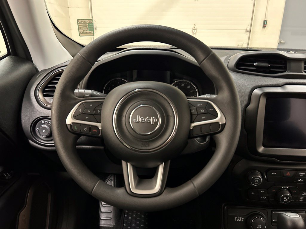 Used 2023 Jeep Renegade Latitude AWD/4WD image 19