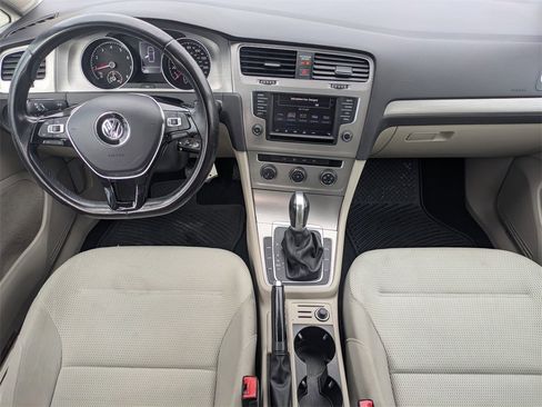 Used 2017 Volkswagen Golf S image 15