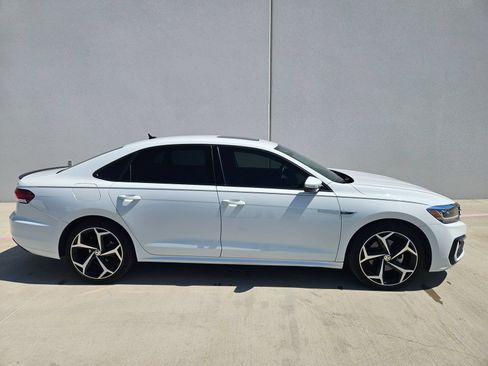 Used 2022 Volkswagen Passat 2.0T R-Line FWD image 2