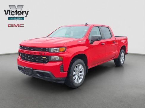 Used 2019 Chevrolet Silverado 1500 Custom w/ Custom Value Package AWD/4WD image 3