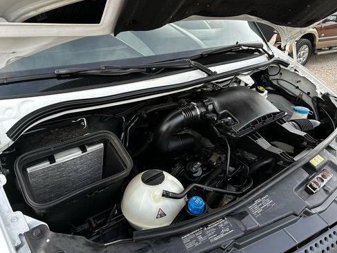 Used 2014 Mercedes-Benz Sprinter 2500 image 31