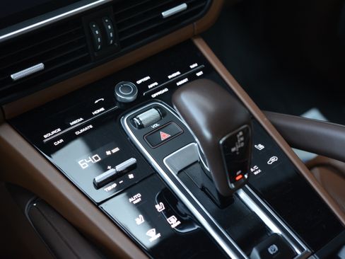 Used 2023 Porsche Cayenne Turbo AWD/4WD image 20