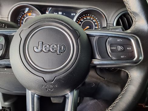 Used 2019 Jeep Wrangler Unlimited Sahara AWD/4WD image 24
