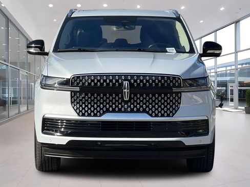 Used 2025 Lincoln Navigator L Reserve image 9