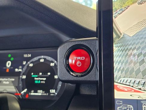 Used 2025 Toyota 4Runner TRD Off-Road Premium AWD/4WD image 29