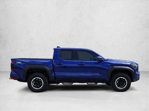 Certified 2025 Toyota Tacoma TRD Off-Road AWD/4WD image 4