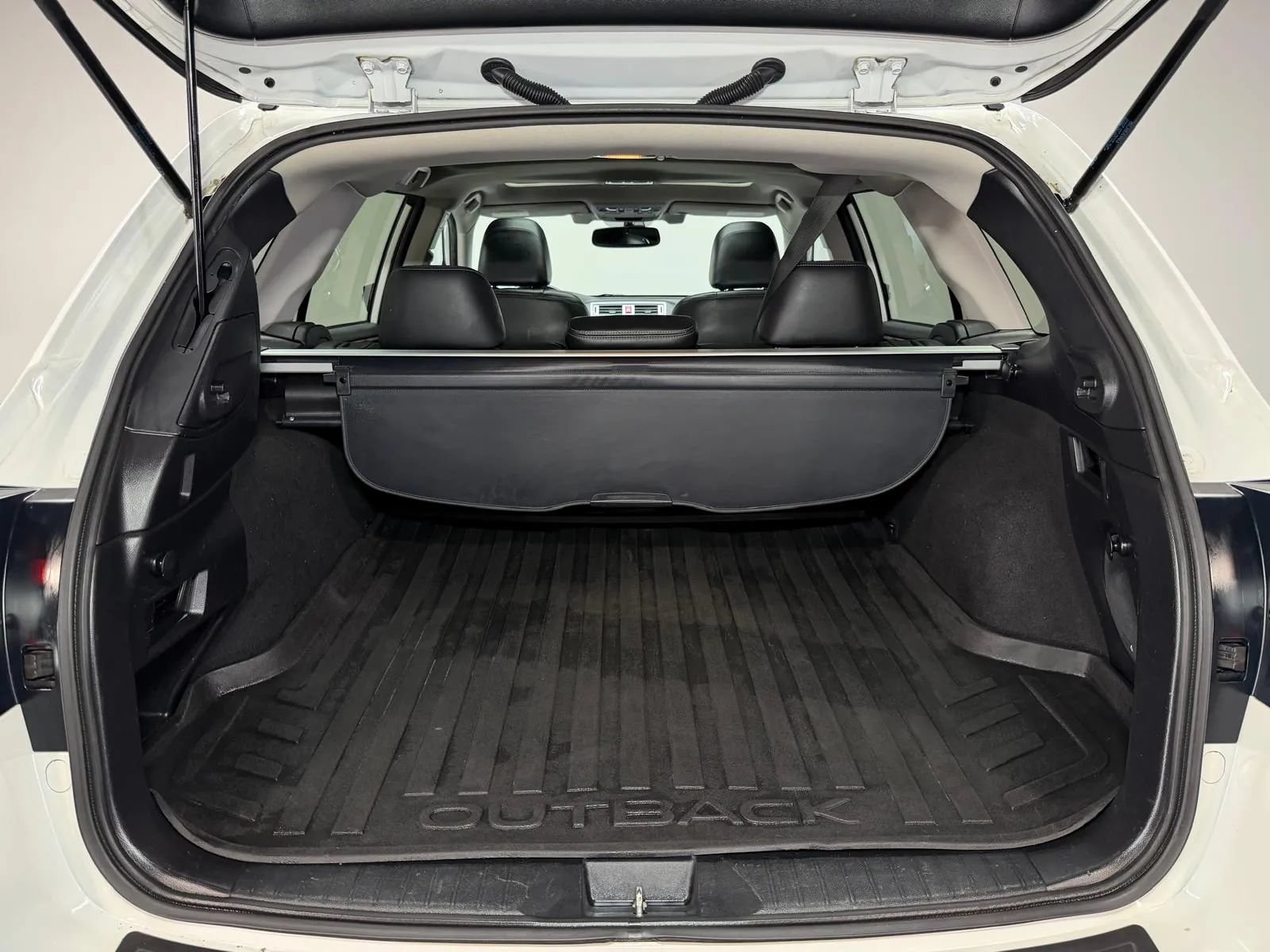 Used 2016 Subaru Outback 3.6R Limited AWD/4WD image 14