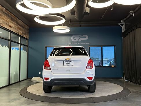 Used 2019 Chevrolet Trax LS w/ Tint and Cruise Package AWD/4WD image 4