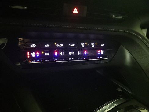 Used 2023 Buick Envision Avenir image 11