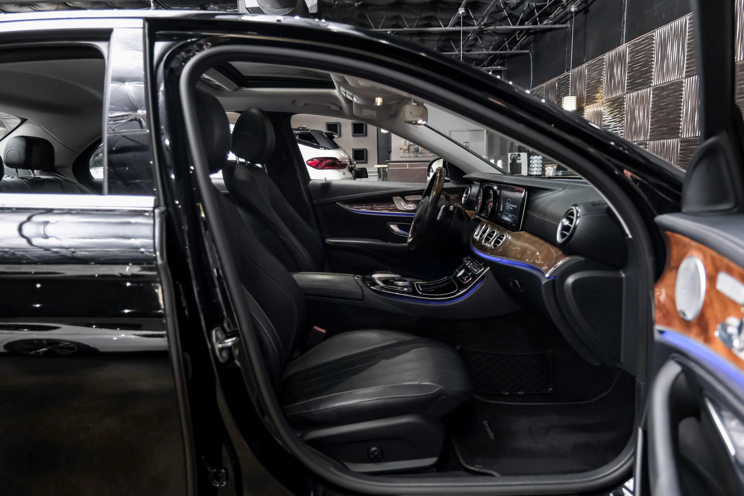 Used 2017 Mercedes-Benz E 300 image 32