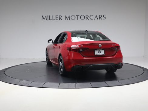 Used 2023 Alfa Romeo Giulia Veloce AWD/4WD image 5