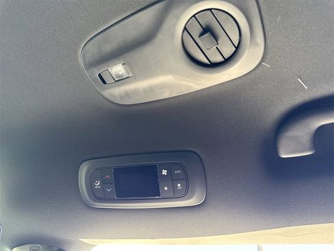 New 2026 Chrysler Pacifica Select image 37