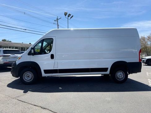 Used 2025 RAM ProMaster 2500 w/ Convenience Group FWD image 3