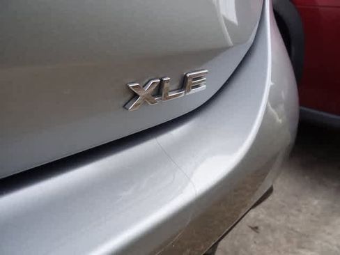 Used 2021 Toyota Highlander XLE image 18