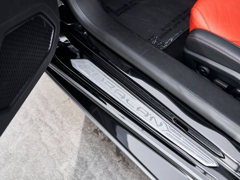 Used 2023 Lamborghini Huracan EVO image 40