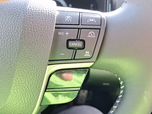 Used 2025 Toyota Camry SE w/ Convenience Package image 21