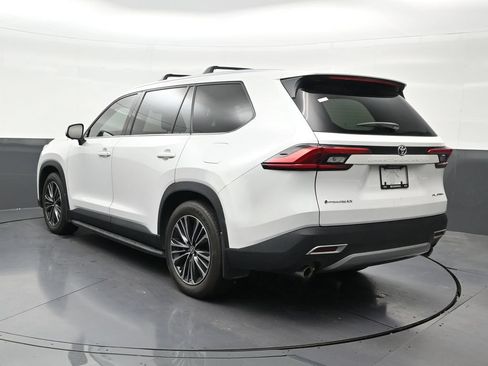 Used 2024 Toyota Grand Highlander AWD Hybrid image 3