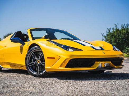 Used 2015 Ferrari 458 Speciale A RWD image 4