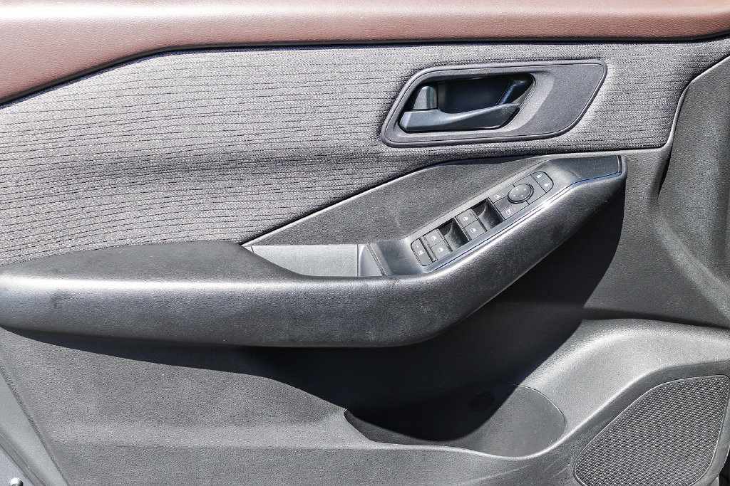 Used 2023 Nissan Rogue S FWD image 19