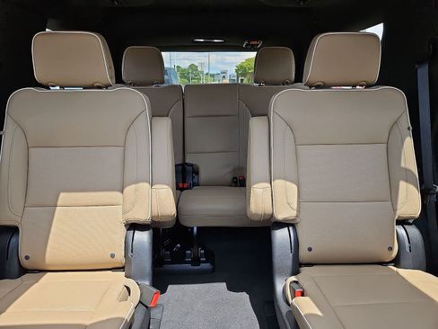 Used 2024 Chevrolet Tahoe Premier AWD/4WD image 14