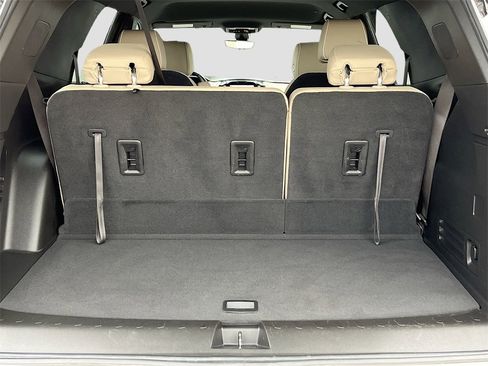 Used 2023 Chevrolet Traverse Premier image 28