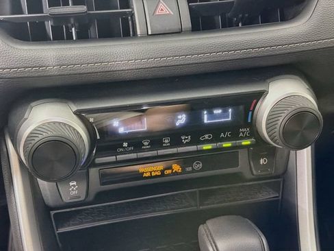 Used 2022 Toyota RAV4 LE FWD image 17