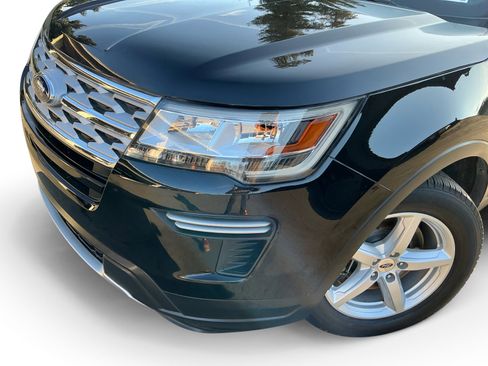 Used 2019 Ford Explorer XLT image 9