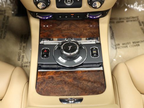 Used 2015 Rolls-Royce Ghost RWD image 38