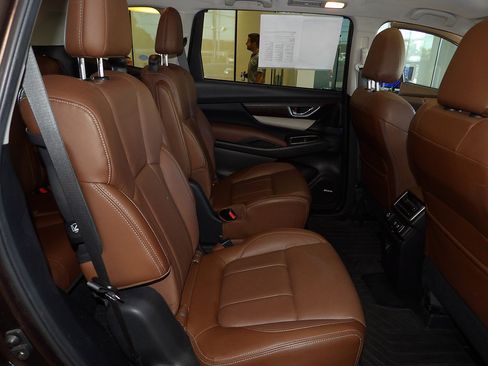 Used 2019 Subaru Ascent Touring w/ Popular Package #2 AWD/4WD image 18