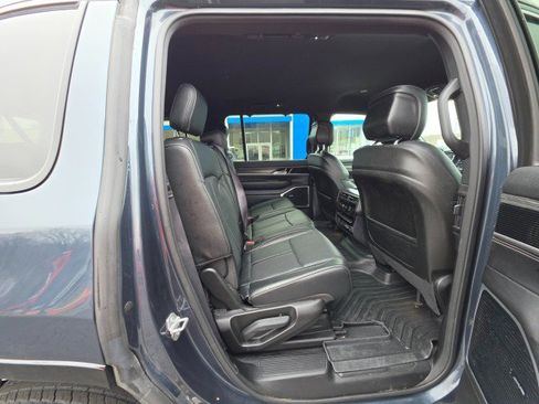 Used 2023 Jeep Wagoneer Series III w/ Convenience Group I image 17