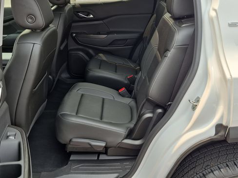 Certified 2023 GMC Acadia SLT w/ Technology Package FWD image 24