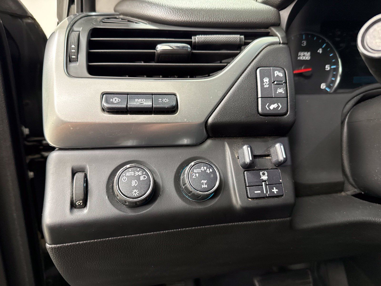 Used 2017 Chevrolet Tahoe Premier AWD/4WD image 11