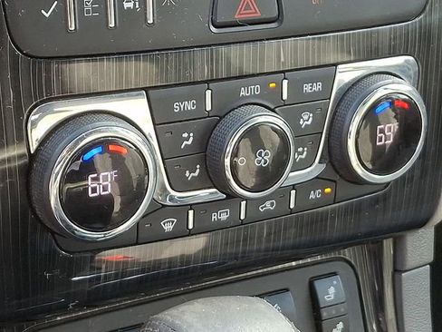 Used 2017 Chevrolet Traverse LT image 21