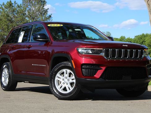 Used 2024 Jeep Grand Cherokee Laredo w/ Luxury Tech Group I AWD/4WD image 1