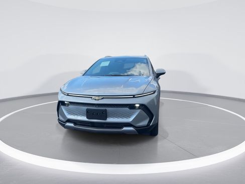 Used 2025 Chevrolet Equinox EV LT w/ Convenience Package AWD/4WD image 3