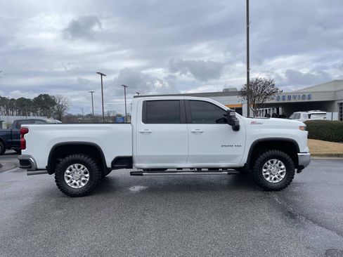 Used 2024 Chevrolet Silverado 2500 LT image 2