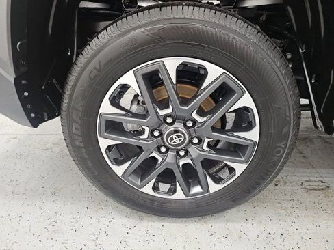 Used 2026 Toyota Tundra Limited AWD/4WD image 7