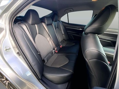Used 2020 Toyota Camry SE FWD image 18