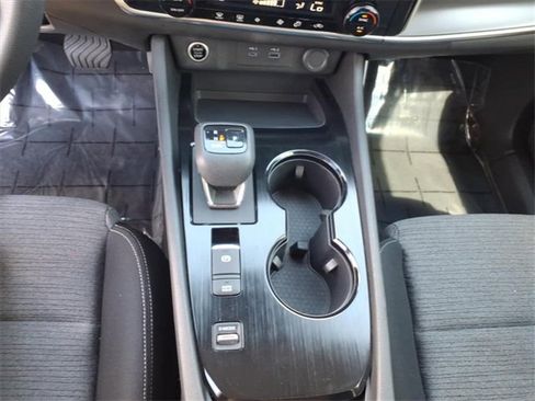 Used 2023 Nissan Rogue SV image 14