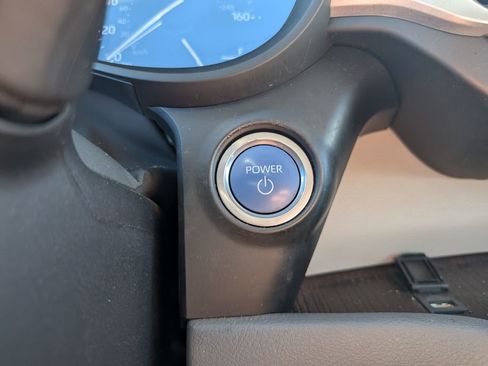 Used 2021 Toyota Sienna XLE image 19