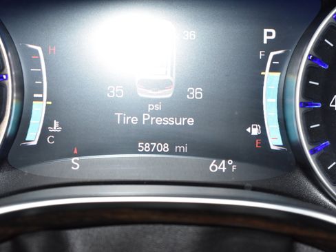 Used 2023 Chrysler Pacifica Limited FWD image 38
