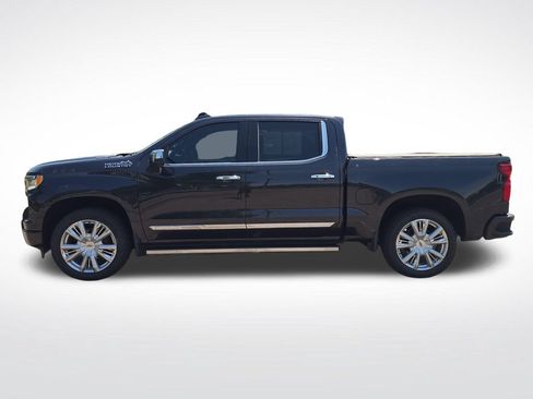 Used 2023 Chevrolet Silverado 1500 High Country w/ High Country Premium Package AWD/4WD image 2