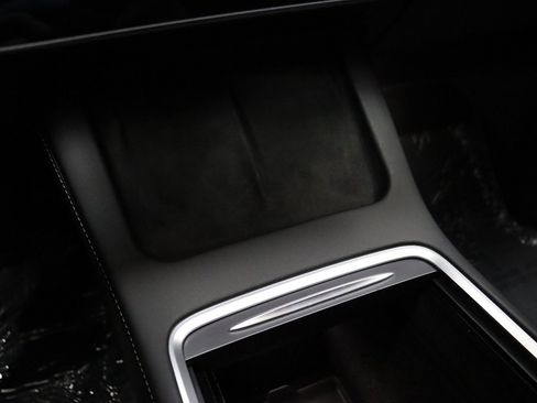 Used 2022 Tesla Model Y Long Range image 49