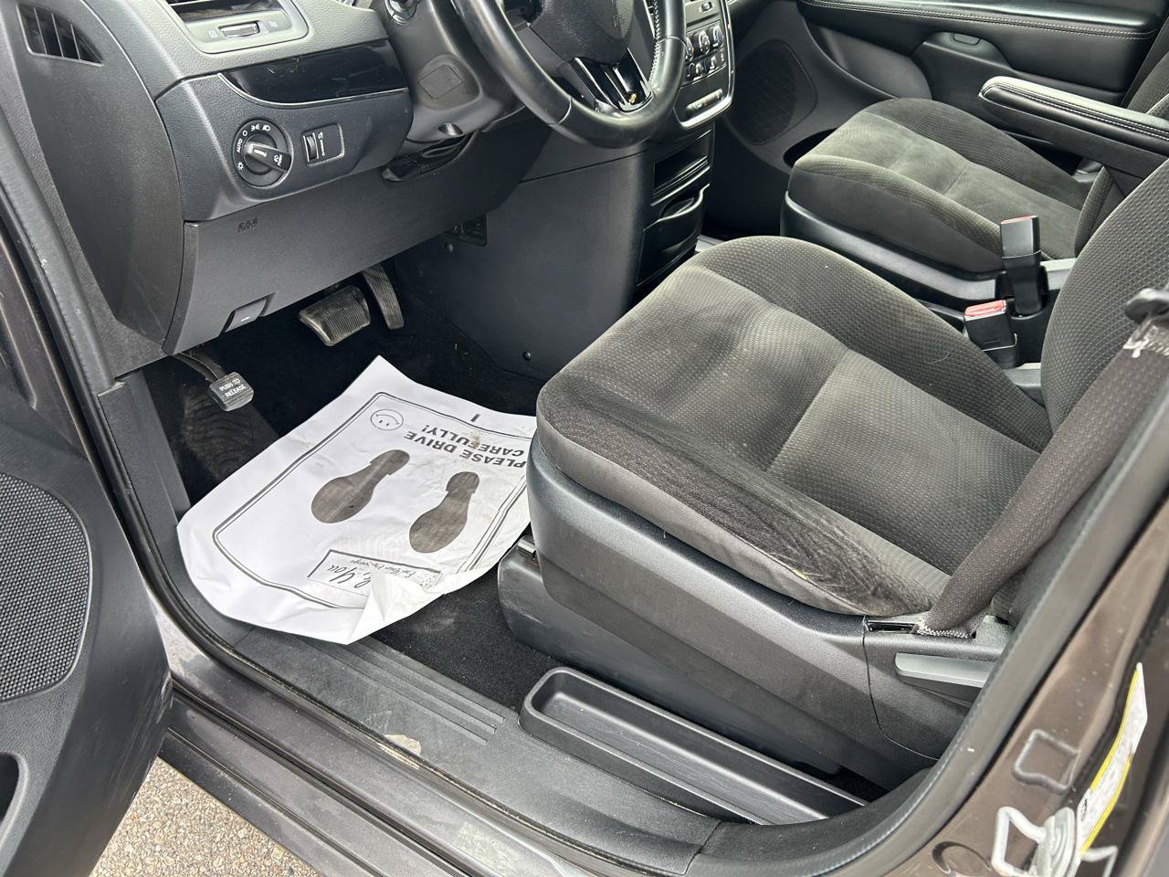 Used 2018 Dodge Grand Caravan SE FWD image 10