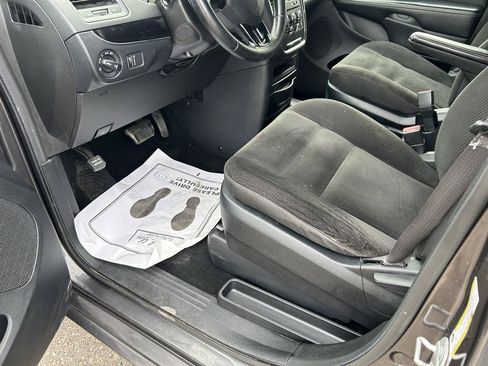 Used 2018 Dodge Grand Caravan SE FWD image 10
